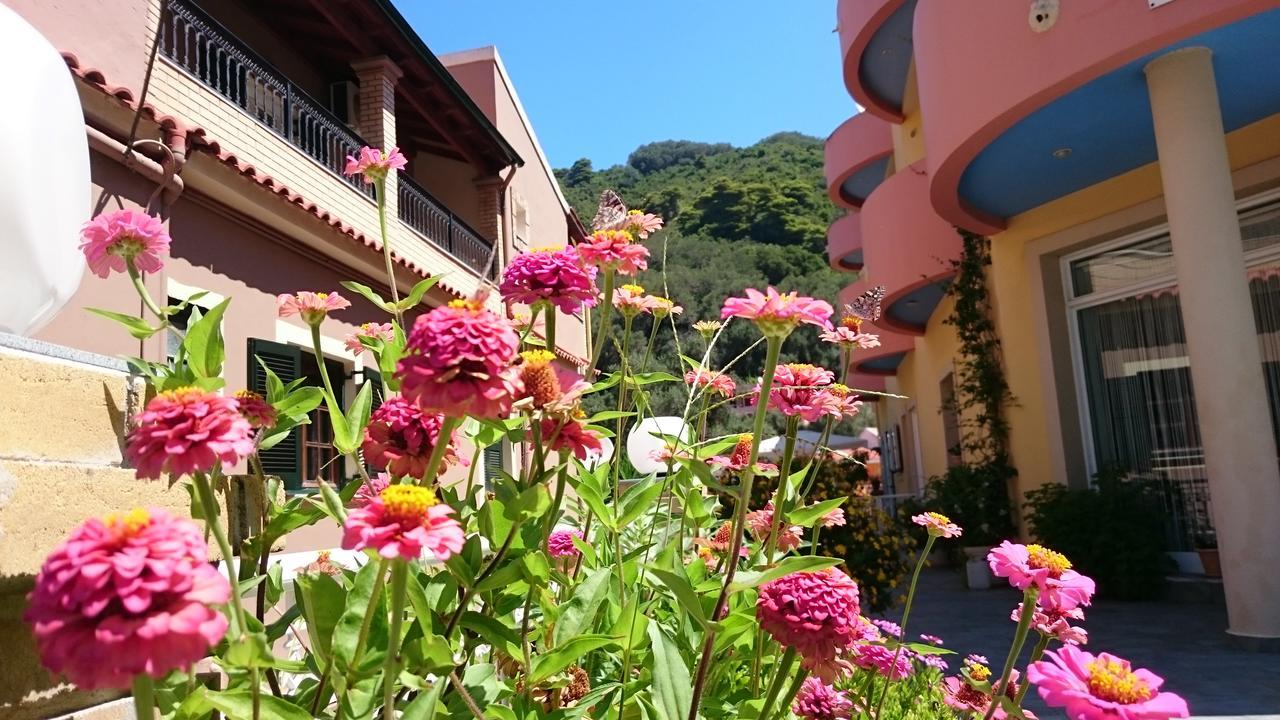 Rolandos Apartments アギオス・ゴルディオス エクステリア 写真